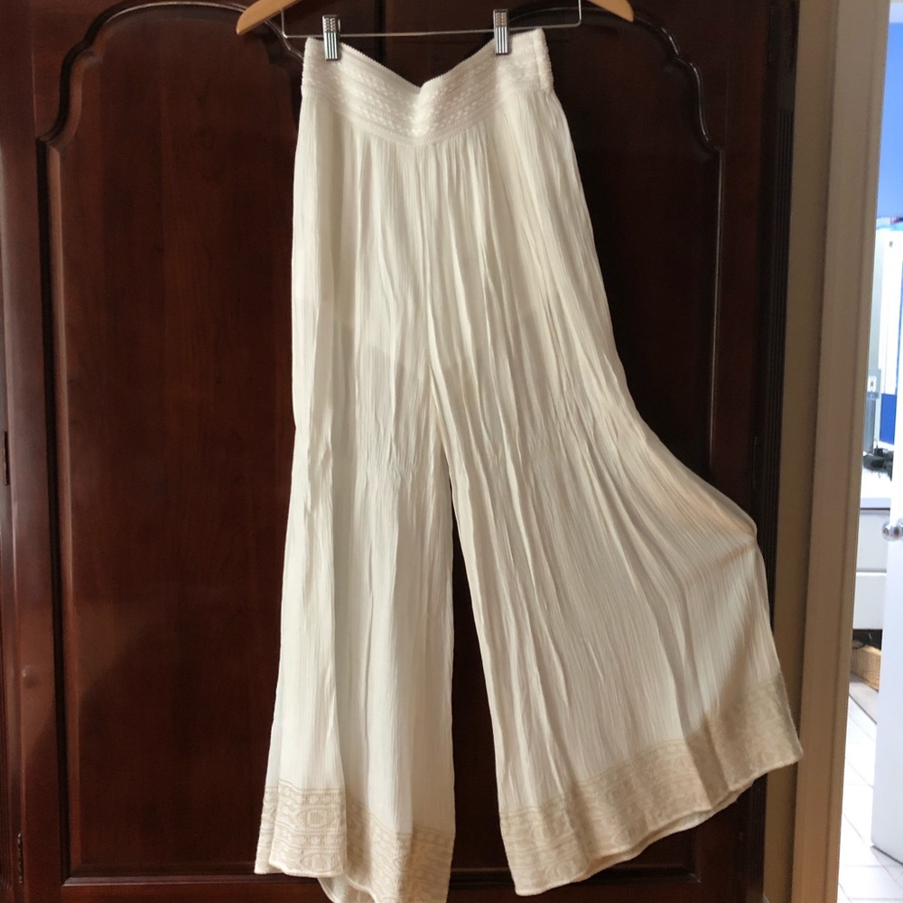 Long ivory pant stitched pattern on bottom